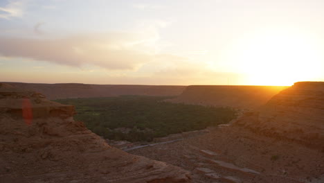 Oase-Während-Des-Sonnenuntergangs-In-Marokko