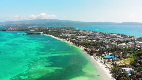 Toma-Aérea-De-La-Playa-De-Bulabog-Isla-Boracay-Filipinas