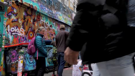 Tourists-visiting-graffiti-artwork-in-Hosier-Lane-Melbourne-CBD