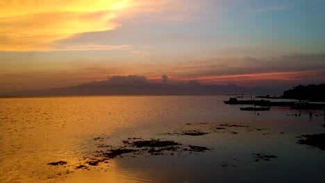 Antenne-Des-Epischen-Sonnenuntergangs-über-Dem-Meer-Von-Paliton-Beach,-Siquijor,-Cebu,-Philippinen
