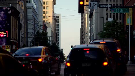 Lapso-De-Tiempo-Del-Tráfico-De-La-Calle-En-El-Centro-De-Denver