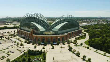 Sacar-Toma-Aérea-De-Miller-Park,-Hogar-De-Los-Cerveceros-De-Milwaukee-[4k