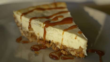 Caramel-being-drizzled-over-pretzel-crust-cheesecake