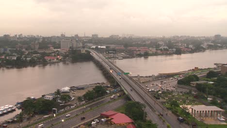 La-Isla-De-Lagos-Es-Un-área-Próspera-Que-Abarca-Una-Antigua-Isla-Del-Mismo-Nombre-Vecina-A-La-Isla-De-Lagos,-Ikoyi-Y-La-Península-De-Lekki-Junto-A-La-Laguna-De-Lagos