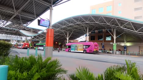 Concurrida-Estación-De-Tránsito-En-El-Centro-De-La-Estación-De-Orlando