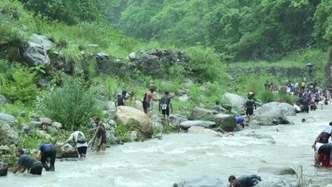 Fischtötungsfest-Im-Himalaya:-Maund-Mela