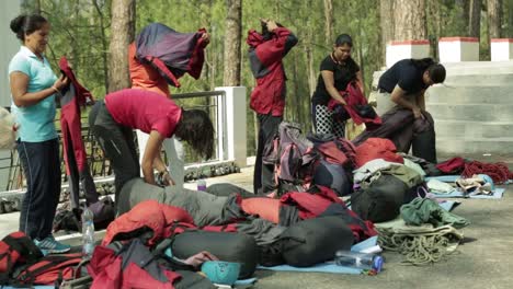 Himalayan-mountaineers---their-mountain-climbing-equipment
