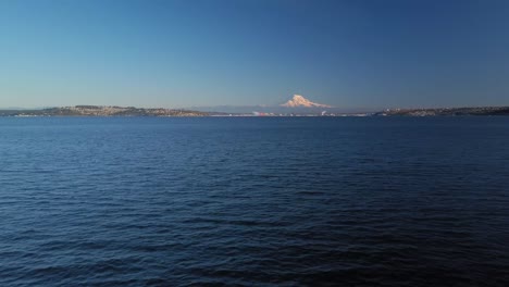 Von-Rechts-Nach-Links-Parallaxe-Des-Anfangs-Bay-Tacoma-Wa-Und-Mt