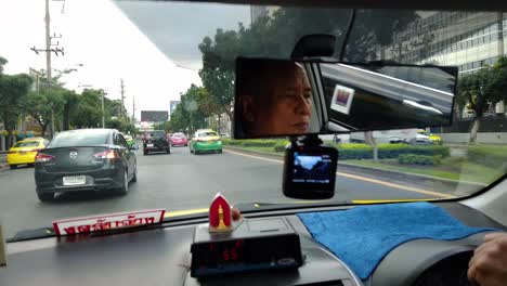 Taking-the-taxi-in-Bangkok-during-the-rush-hour-can-be-a-horrible-experience