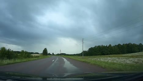 The-machine-is-on-a-wet-road,timelapse