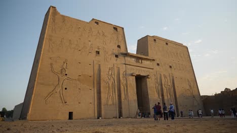 Edfu-Ist-Der-Standort-Des-Ptolemäischen-Horus-tempels-Und-Einer-Alten-Siedlung-Am-Ufer-Des-Nils