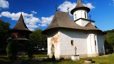 Panning-shot-of-the-Holy-Cross-church-in-Patrauti,-Romania,-on-a-bright-summer-day