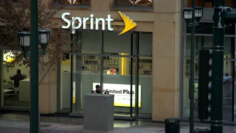 Parte-Delantera-De-Una-Tienda-De-Sprint