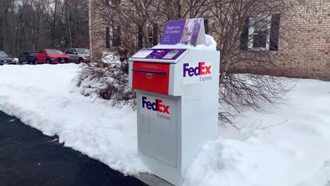 Vista-De-Un-Buzón-De-Entrega-De-Fedex-Express-En-Los-Estados-Unidos