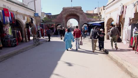 Steadicam-motion-moving-down-alleys-of-Essaouira,-Morocco