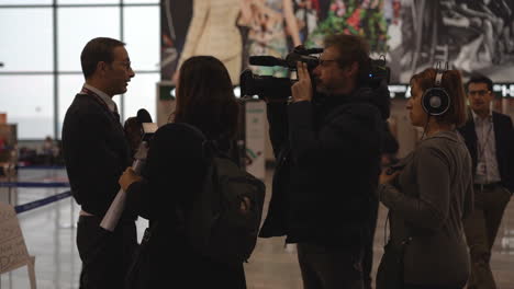 Tv-interview-with-syndicalist-at-Air-Italy-manifestation
