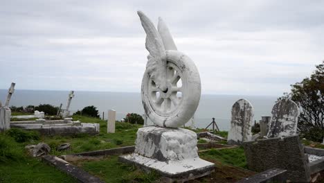 Llandudno-Orme-Küstenberg-Friedhof-Motorradfahrer-Geflügeltes-Rad-Friedhof-Grabdenkmal-Dolly-Rechts