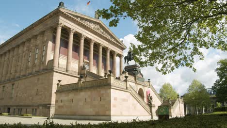 Antigua-Galería-Nacional-En-La-Isla-De-Los-Museos-En-Berlín-En-Un-Hermoso-Día-De-Primavera