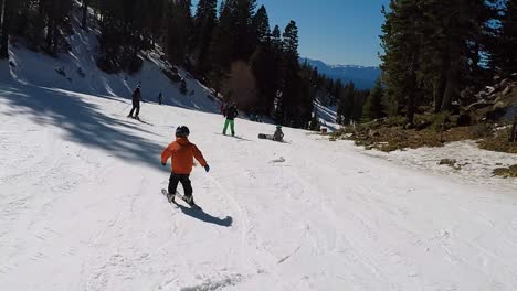 Kleiner-Junge,-Der-Privatunterricht-In-Einem-Skigebiet-In-Lake-Tahoe-Nimmt