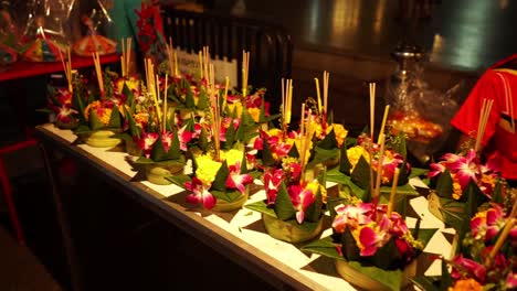 Boy-selling-Beautiful-Loy-Krathongs-during-the-Loi-Krathong-festival-in-Chang-Mai,-Thailand