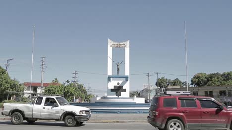 Traffic-passes-in-the-roundabout-in-front-of-the-Monumento-a-La-Constitución-in-a-sunny-day