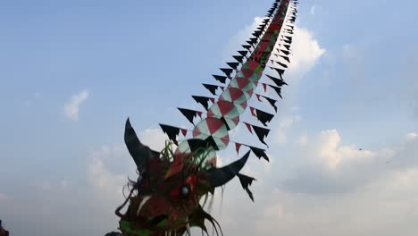 Drachenwettbewerb-Am-Himmel,-Blora,-Zentral-Java,-Indonesien,-6.-September-2020