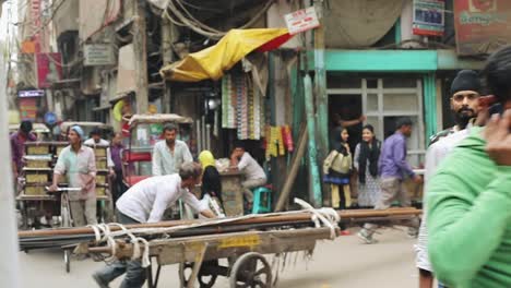 Alltag-Routine-Hektik-Blick-Auf-Das-Armutsgeplagte,-Dicht-Besiedelte-Gebiet-Von-Chandni-Chowk,-Delhi,-Indien-In-Asien