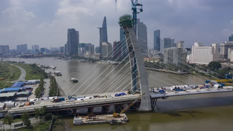 Hiperlapso-De-Drones-De-La-Construcción-Del-Puente-Thu-Thiem