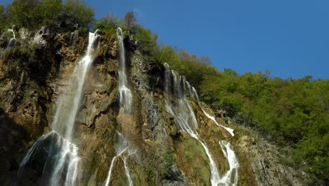 Angle-view-of-the-tall,-thin-waterfalls-of-Veliki-Slap-in-Plitvice-Lakes-National-Park-in-Croatia,-Europe