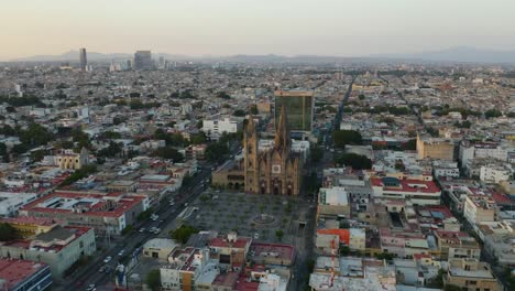 Drone-Descends-in-Front-of-Catholic-Cathedral-in-Guadalajara,-Jalisco,-Mexico