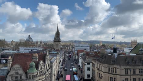 Una-Vista-De-ángulo-Alto-Del-Centro-De-Oxford-Y-La-Calle-Principal