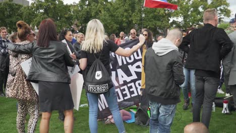 Vidas-Negras-Importan-Manifestantes-Antirracistas-En-Amsterdam,-Países-Bajos