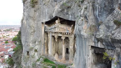 Historical-Kings-tombs-in-the-cliff---Fethiye,-Turkey