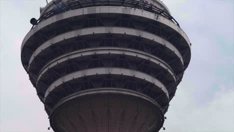 Basejumper-Springen-Vom-Menara-Tower-In-Kuala-Lumpur