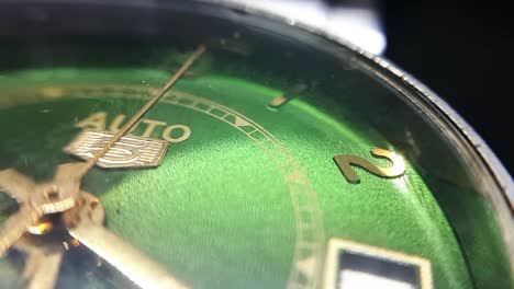 Men‘s-Wrist-Wach.-Extreme-Macro-Close-Up-Shot