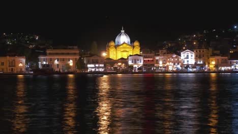 Mytilene-Zeitraffer-Bei-Nacht-Kathedrale-In-Der-Bildmitte