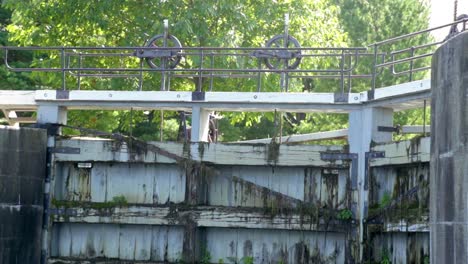 Cerrar-Imágenes-Detalladas-De-La-Puerta-Del-Canal-Rideau