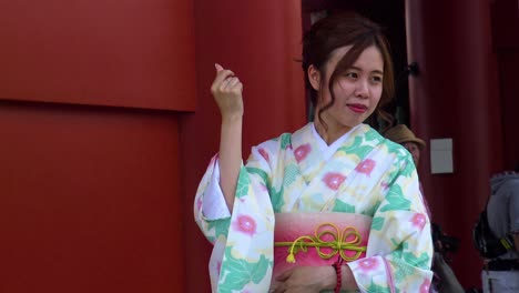 Close-up-womans-wearing-traditional-japanese-kimono-and-posing