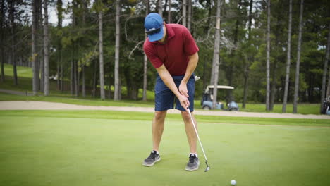 Golfer-putting-in-slow-motion-on-the-fairway