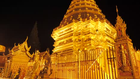 Doi-Suthep-Tempel-Nächtliche-Ansicht