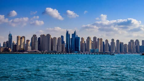 Este-Es-Un-Video-De-Lapso-De-Tiempo-De-4k-Del-Puerto-Deportivo-De-Dubai-Y-El-Horizonte-De-Jbr-Tomado-De-Palm-Jumeirah