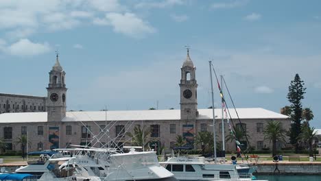 Bermuda-Fähre,-Die-Von-Hamilton-City-Zur-Royal-Naval-Dockyard-Fährt