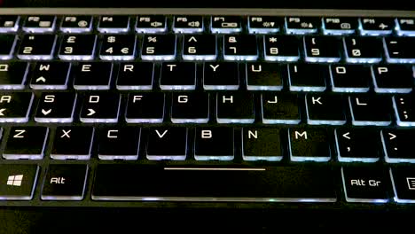 Nahaufnahme-Der-Laptop-rgb-tastatur-Im-Zufälligen-Modus