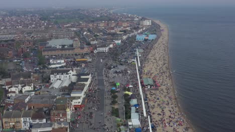 Southend-Shakedown-busy-beach-and-seafront-promenade-full-of-people,-drone-footage