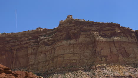 Eine-Weitwinkelaufnahme-Des-Riffs-Und-Der-Klippen-Im-Capitol-Reef-State-National-Park