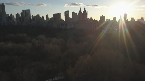 Un-Buen-Día-De-Atardecer-Con-Mi-Dron-En-Central-Park-En-El-Parque-Más-Grande-De-La-Ciudad-De-Nueva-York