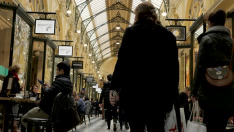 Royal-Arcade,-Melbourne,-Juli-2019-Historisches-Einkaufspassagengebäude-In-Melbourne---Beliebte-Touristenattraktion-In-Melbourne