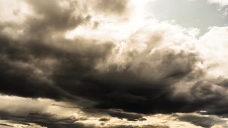 Einige-Erstaunliche-Wolken-zeitraffer,-Die-In-Island-Auf-Der-Sony-A7iii-Aufgenommen-Wurden