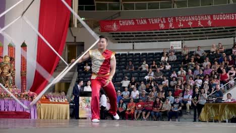 Los-Chinos-Shaolin-Realizan-Artes-Marciales-Chinas-Durante-El-Festival-De-Cumpleaños-De-Buda-En-El-Templo