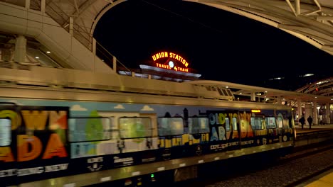 Tren-Ligero-Llegando-A-La-Estación-Union